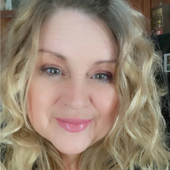 Meet your Posher, Melissa - Picture 1 of 1